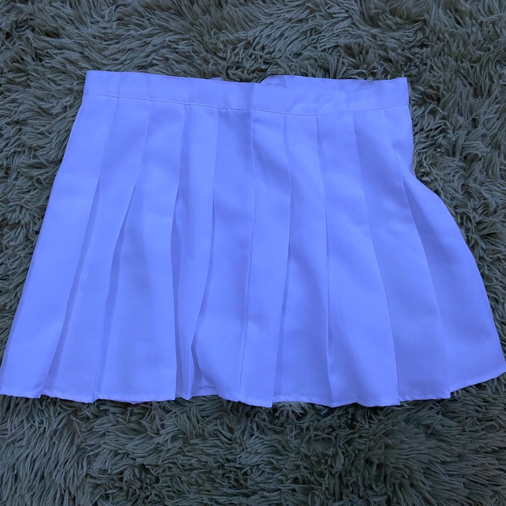 Y2K/INDIE white pleated skirt